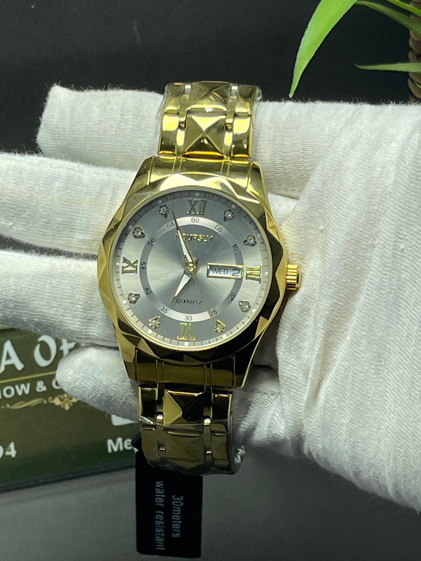 HOURSLY Gold Luxury Quartz Watch with Day & Date Display